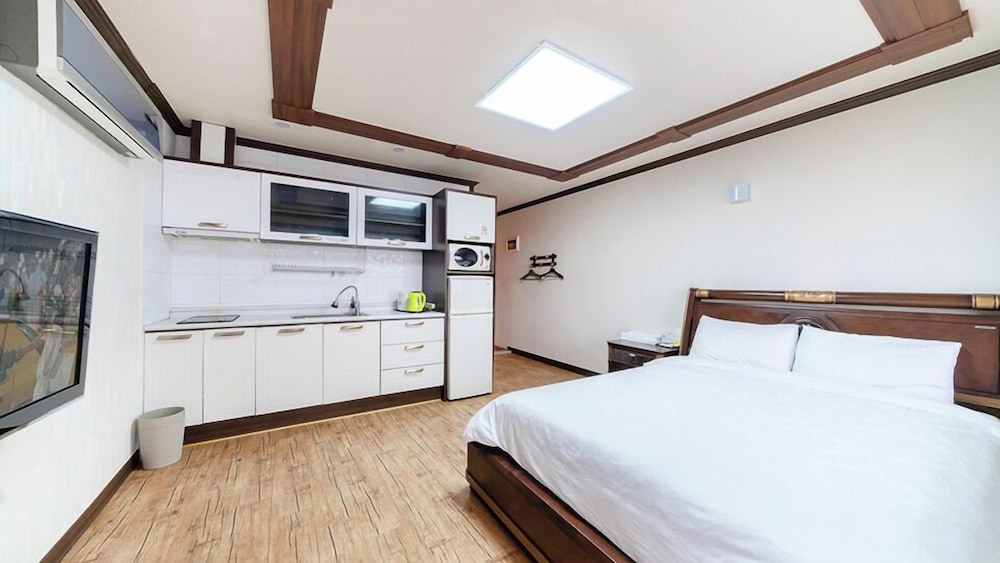 Couple Room (Adjacent to Building, No View)