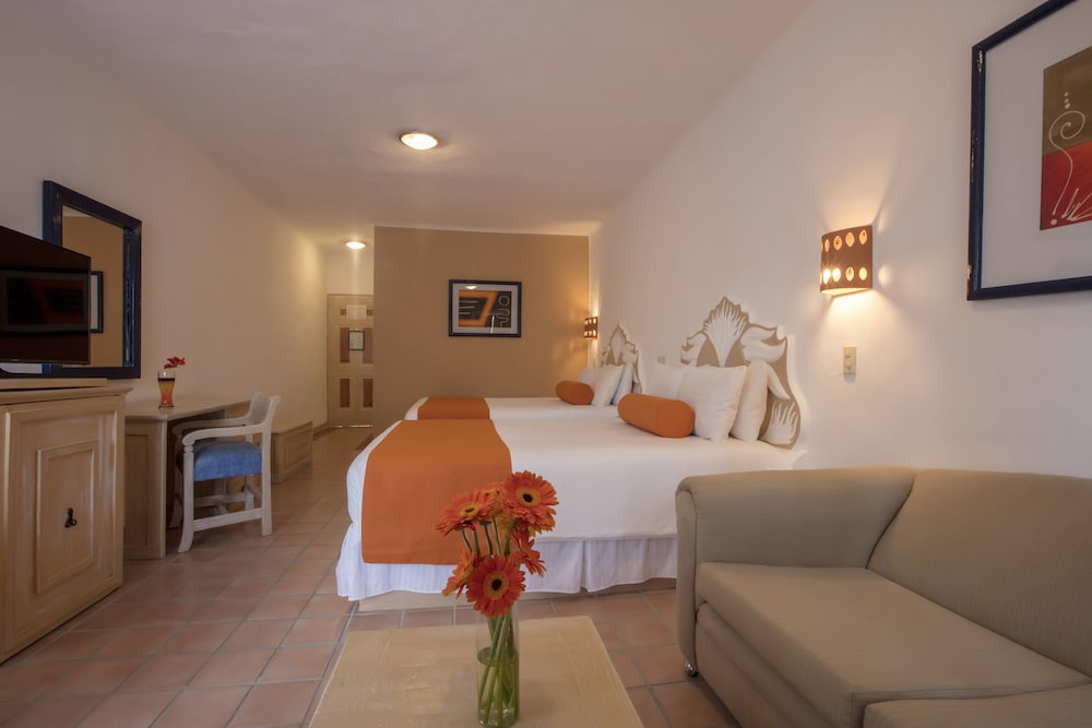 Standard Room, 2 Queen Beds, Marina View - Photo 2