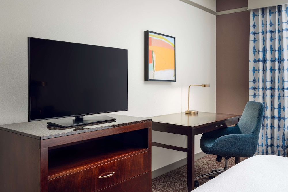 Room, 2 Queen Beds, Accessible, Bathtub (Mobility & Hearing) - Photo 4