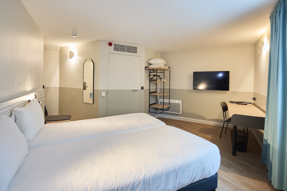 Standard Twin Room, 2 Twin Beds - Photo 2