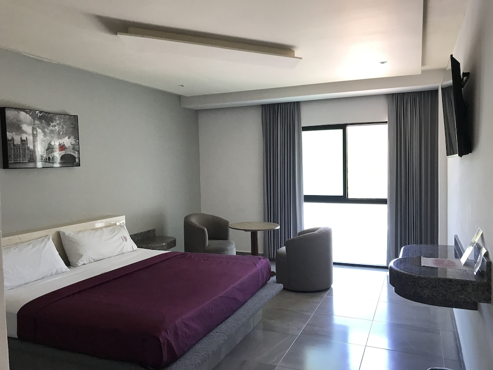 City Room, 1 King Bed