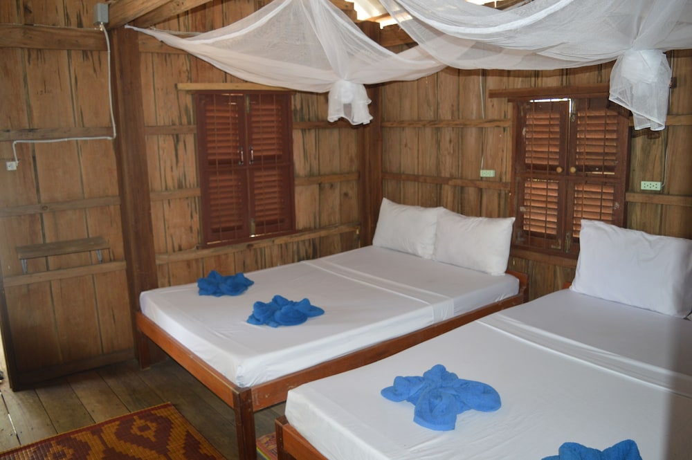 Family Front Beach Bungalow photo 2