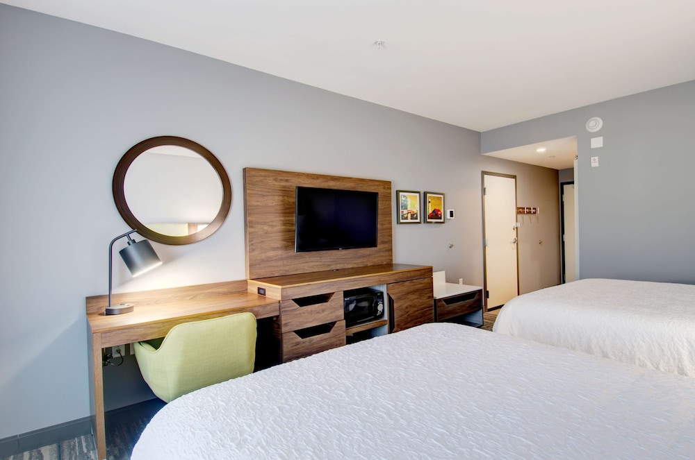 Room, 2 Queen Beds, Accessible (Hearing) - Photo 2