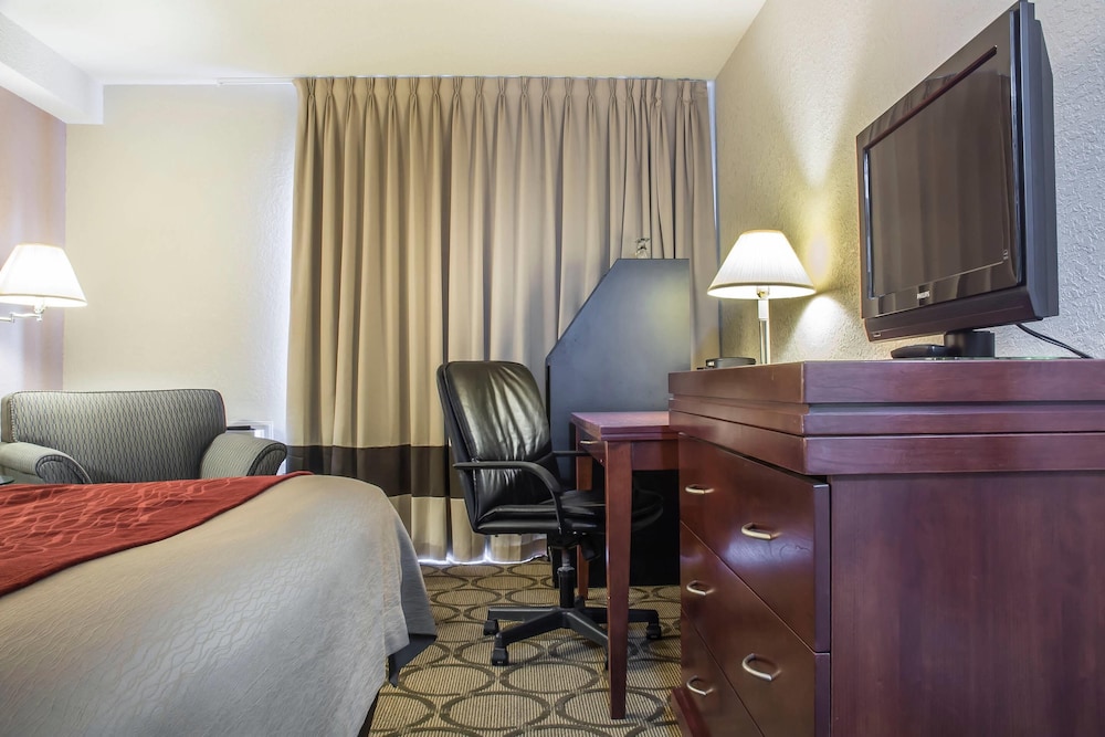 Business Room, 1 Queen Bed, Non Smoking (Upgrade) - Photo 3
