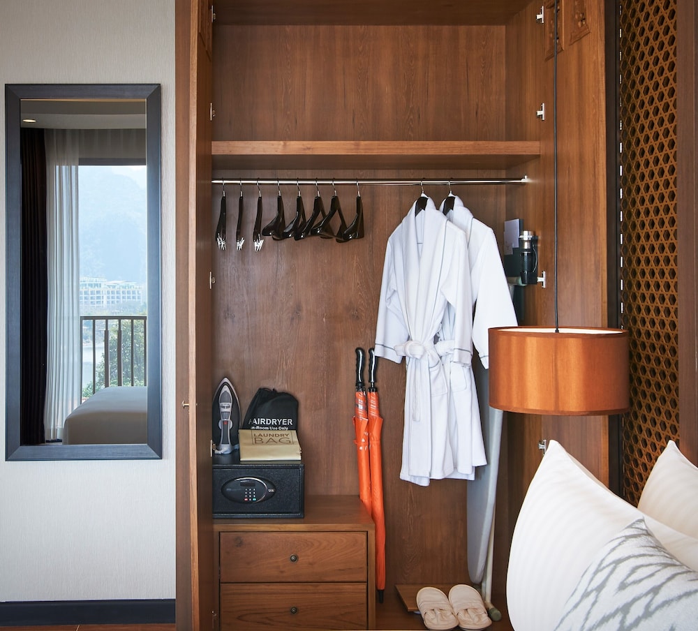 Superior Room, 2 Twin Beds, Balcony, River View