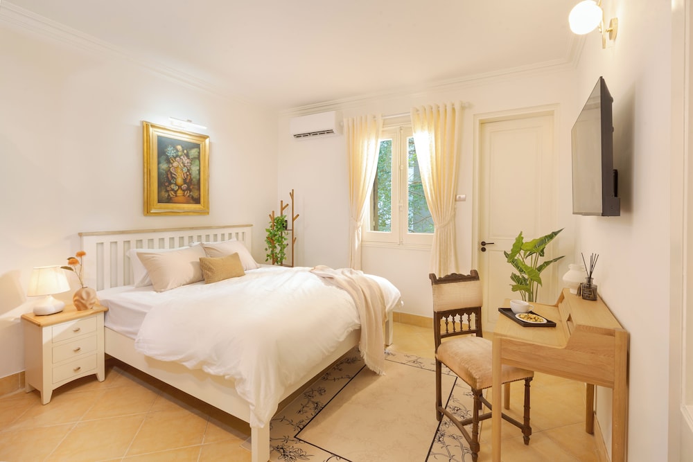 Deluxe Double Room with Balcony photo 1