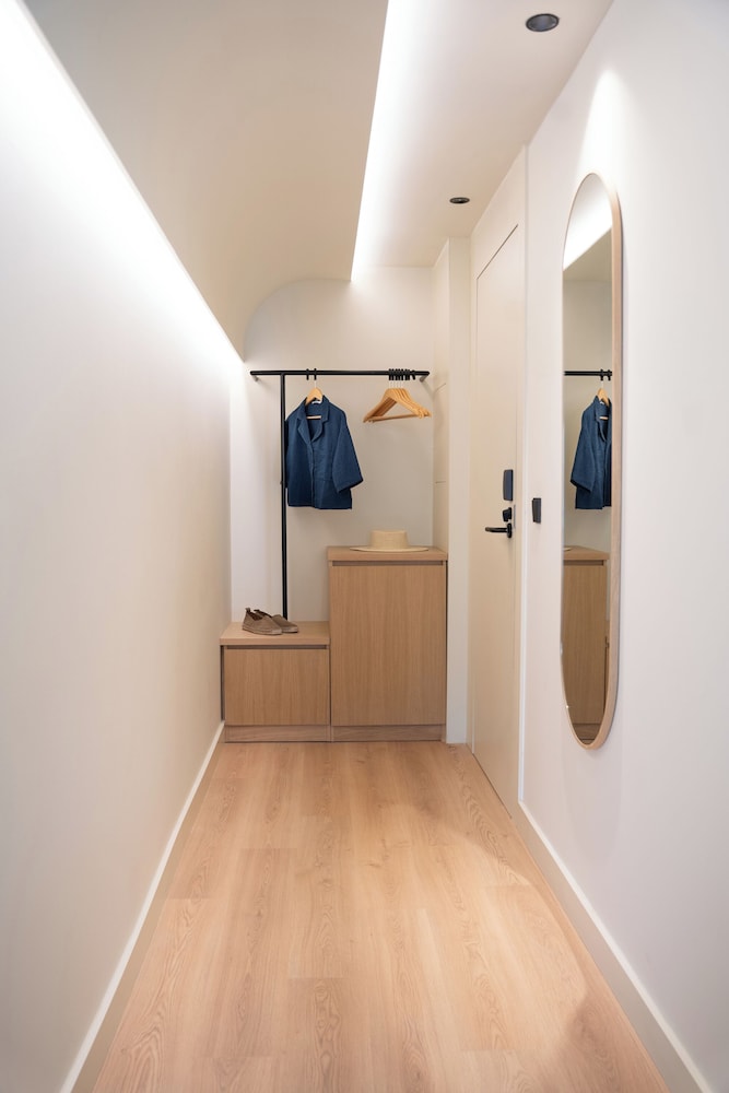 Deluxe Room, Balcony