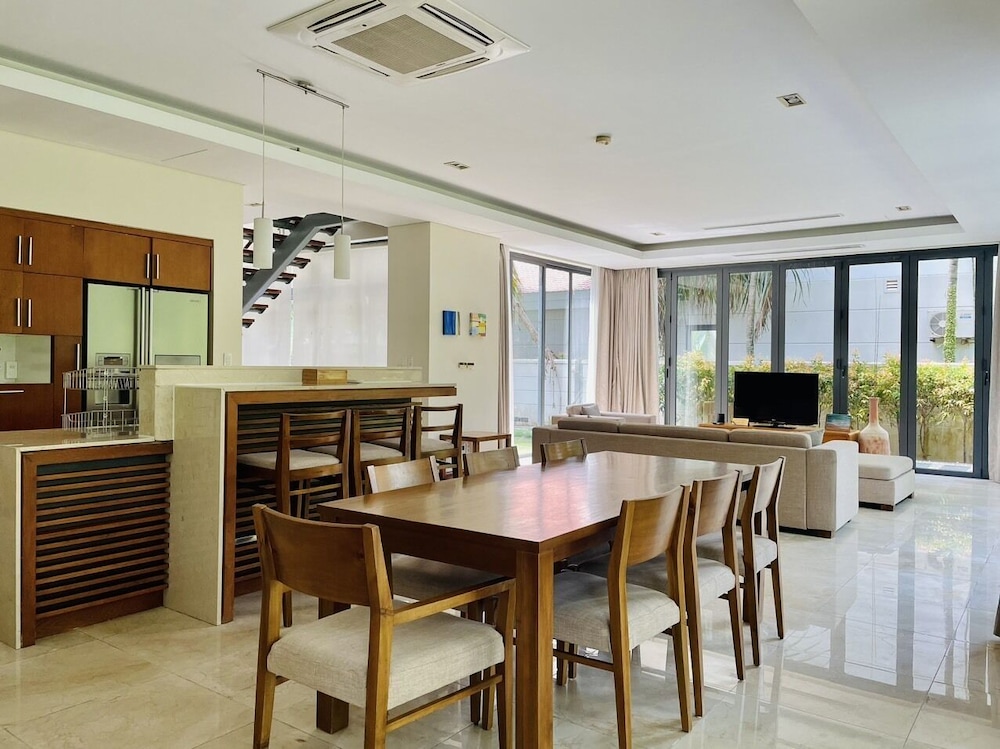 Luxury Villa photo 3