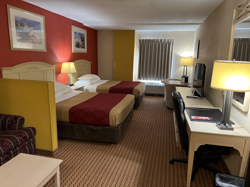 Suite, Multiple Beds, Non Smoking (Efficiency) photo 1