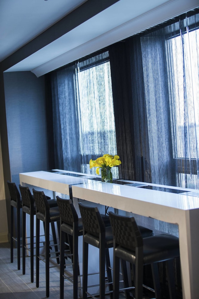 Club Suite, 1 Bedroom - Photo 7