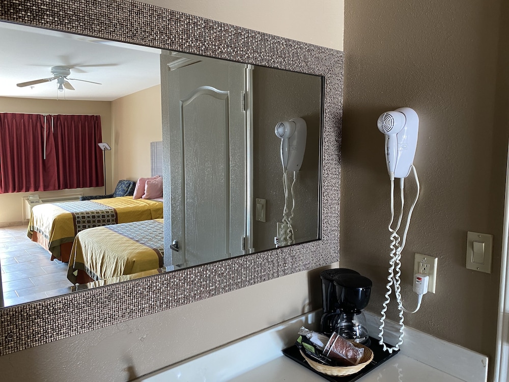 Premium Room, 1 King Bed, Pool View photo 2