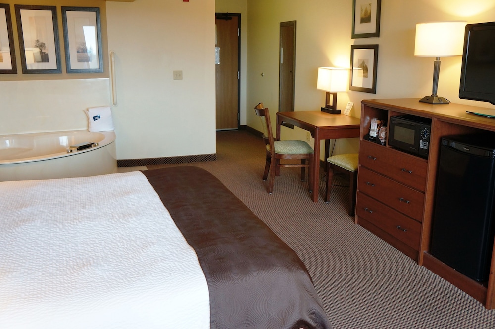 Suite, 1 King Bed, Non Smoking (Second Floor) photo 2