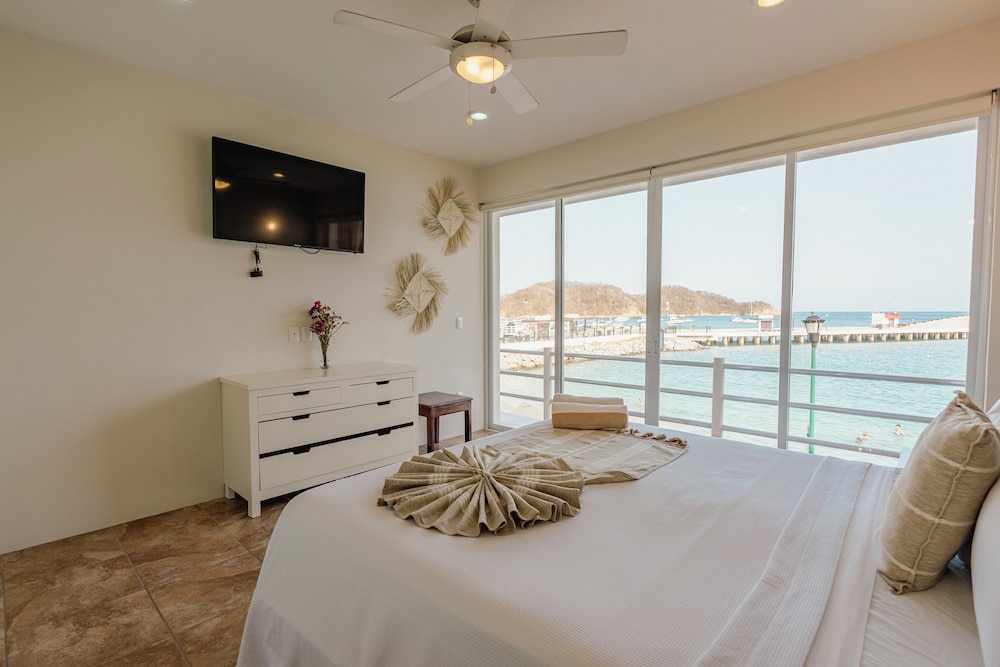 Suite, 1 King Bed, Ocean View