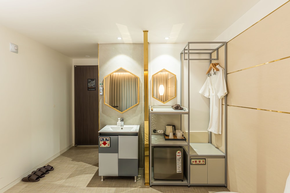 Premier Family Twin Room - Photo 2