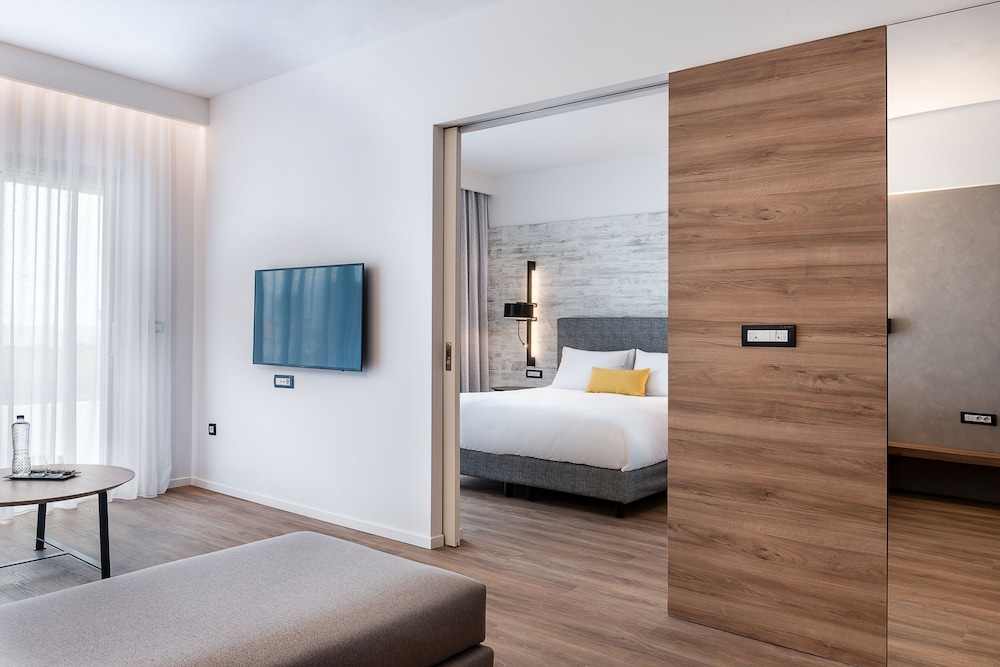 Family Suite, Pool View