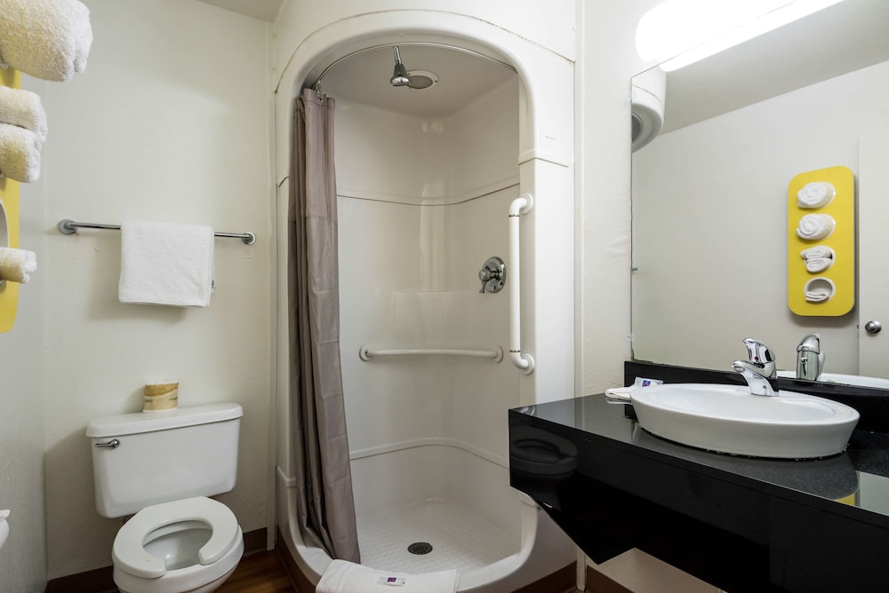 Standard Room, 2 Double Beds, Smoking photo 3