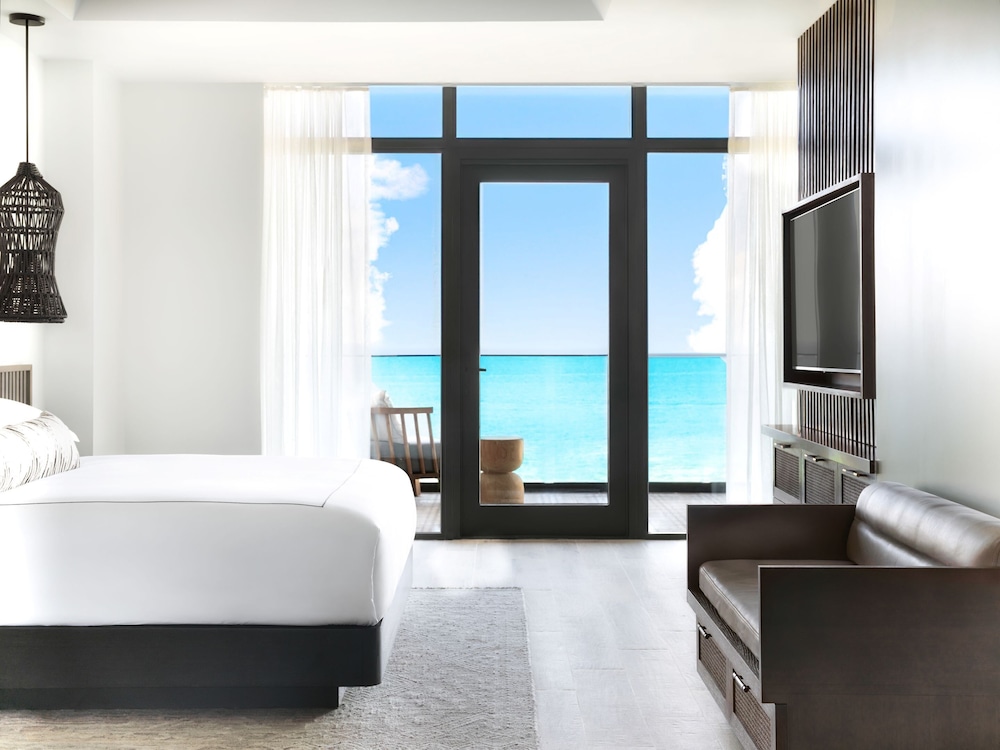 Premium Room, 1 King Bed, Ocean View - Photo 2