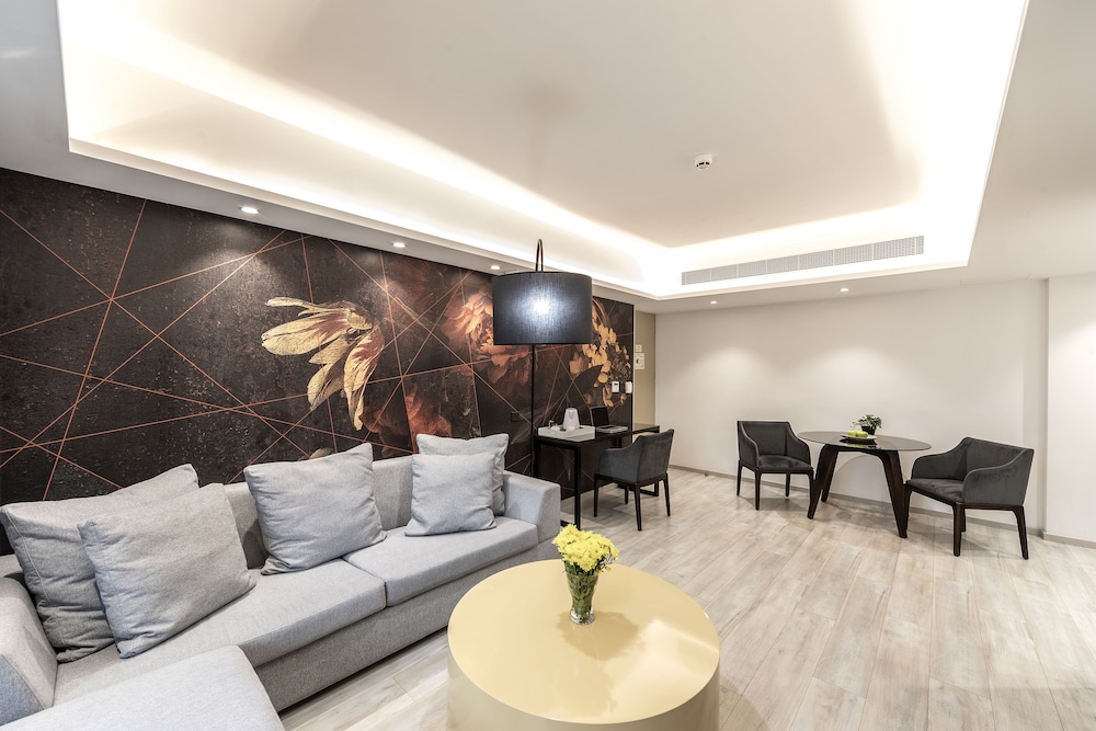 Executive Suite (Triple) - Photo 11