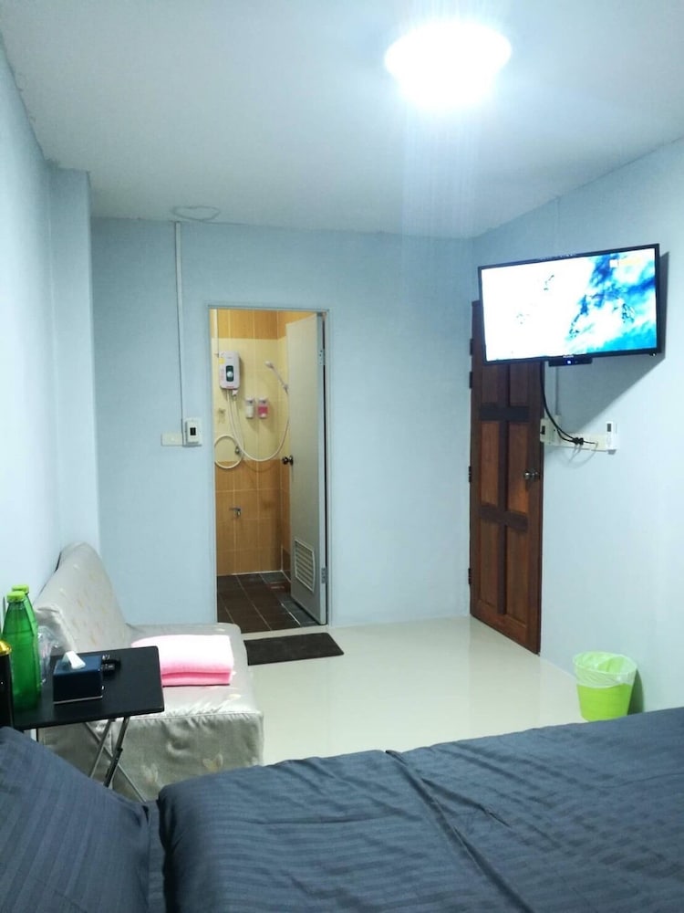 Economy Double Room, 1 King Bed, Hill View photo 3