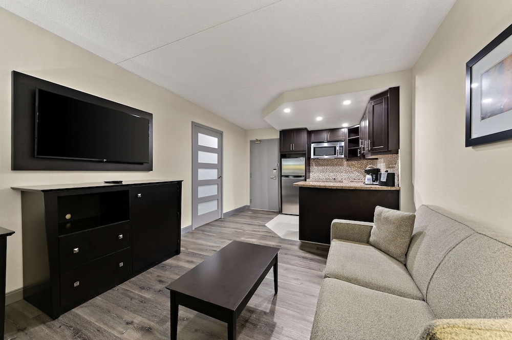 Suite, 1 Queen Bed, Non Smoking, Kitchenette (with Sofabed)