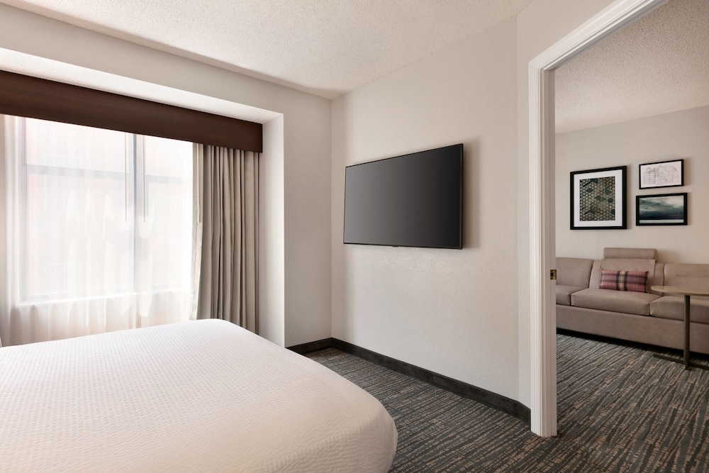 Suite, 1 Bedroom - Photo 3