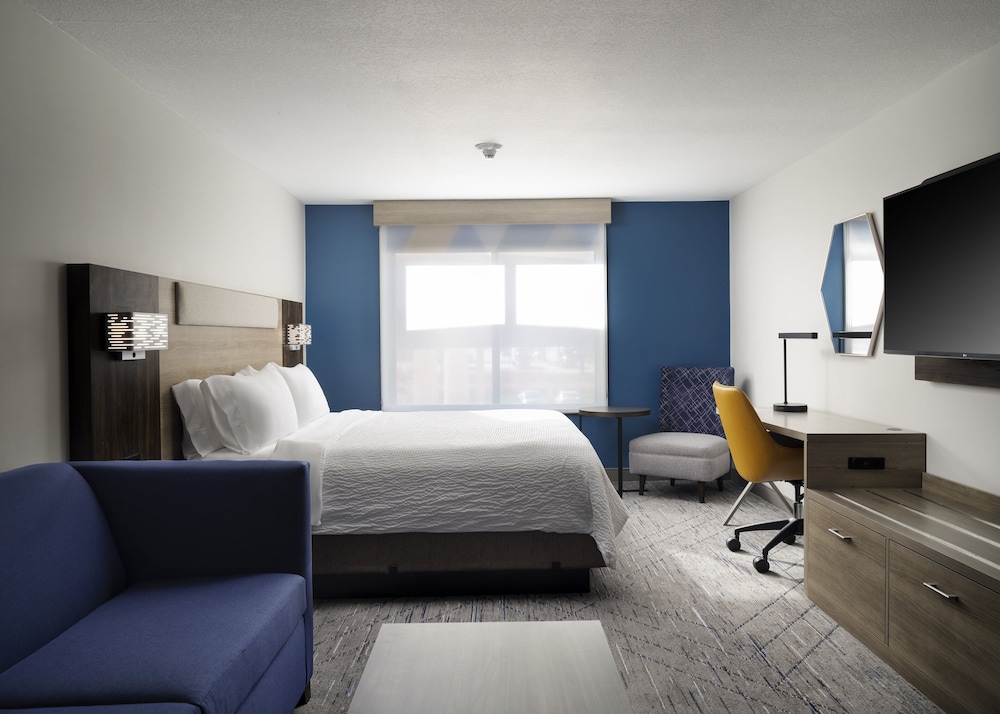 Suite, 1 King Bed, Kitchen - Photo 8