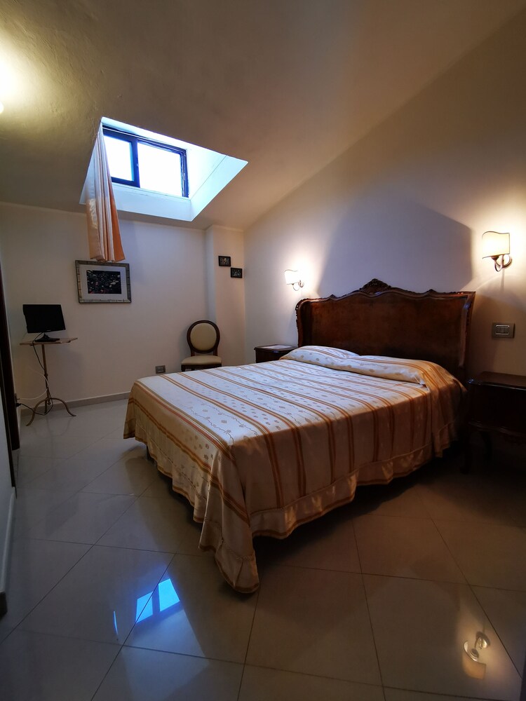Classic Triple Room photo 2