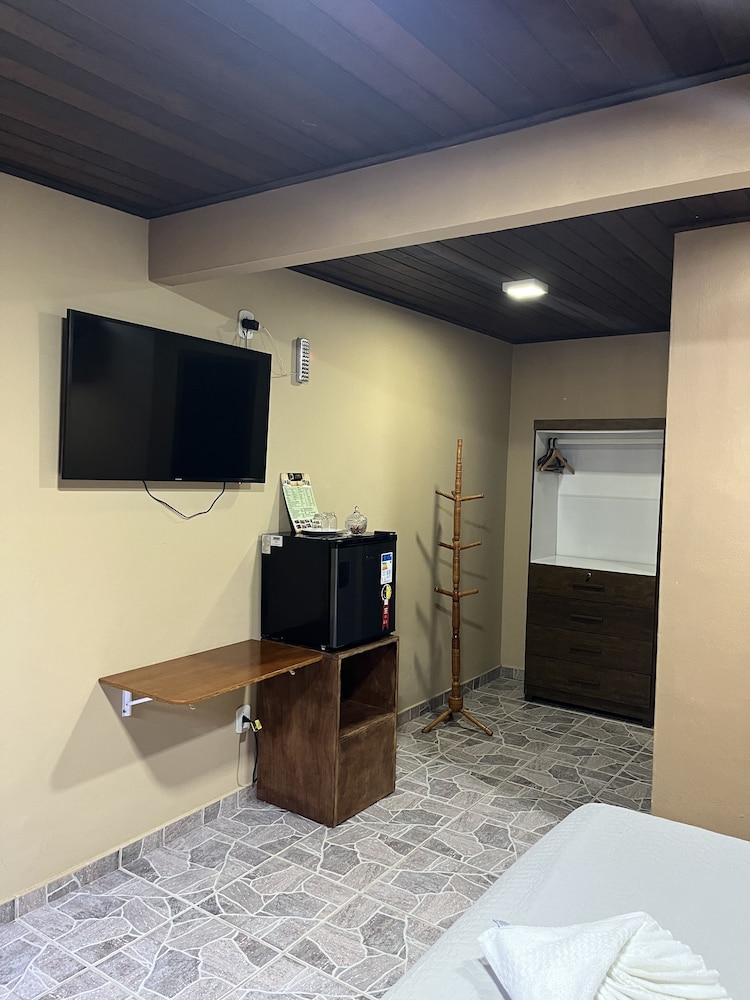 Basic Room, 1 Queen Bed, Courtyard View photo 1