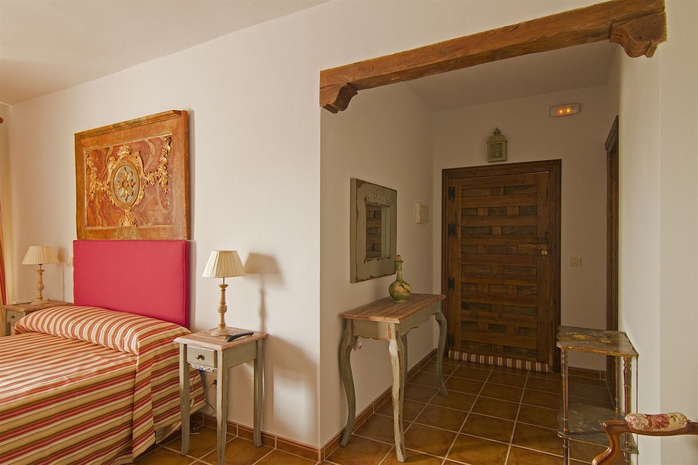 Room With Three Individual Beds Without Terrace photo 2