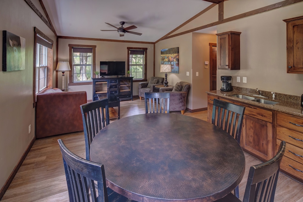 Premium Cabin, 2 Bedrooms, 2 Bathrooms, Valley View photo 2