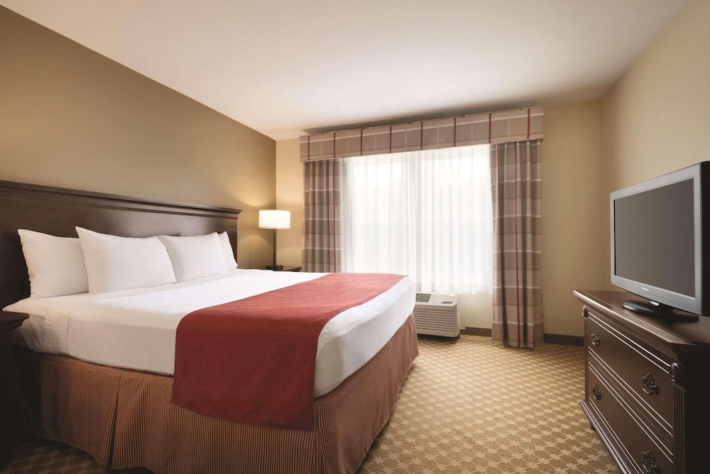 Suite, 1 King Bed, Non Smoking - Photo 1