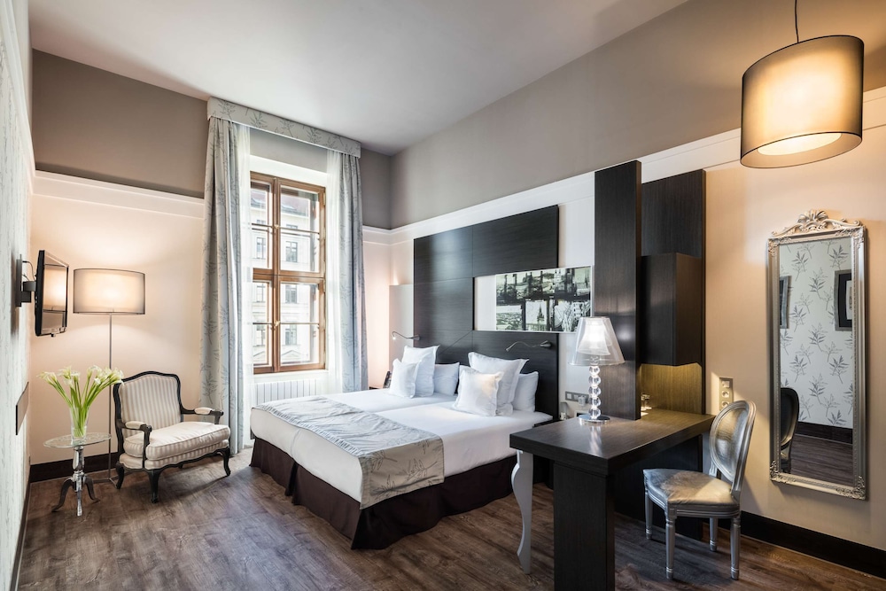 Deluxe Double Or Twin Room - Photo 2