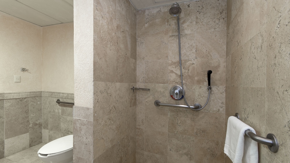 Standard Room, 1 King Bed, Accessible Bathtub - Photo 7