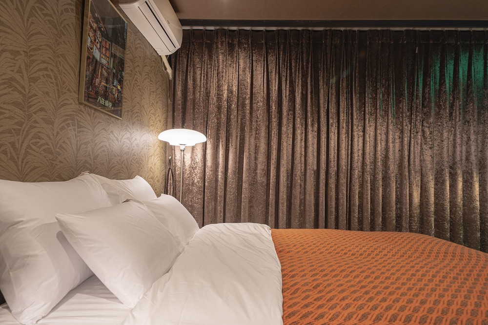 Hong Kong Standard - Photo 12