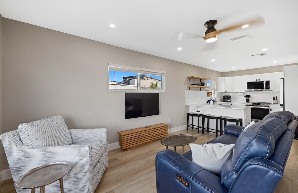 Luxury Condo, Kitchen, Ocean View