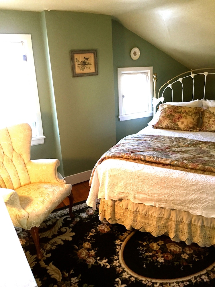 Room, 1 Queen Bed (Nellie) photo 1