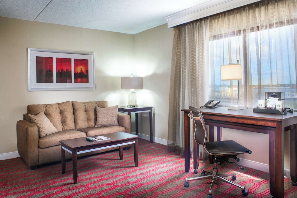 Suite, 1 King Bed, Accessible (Roll-In Shower) - Photo 2