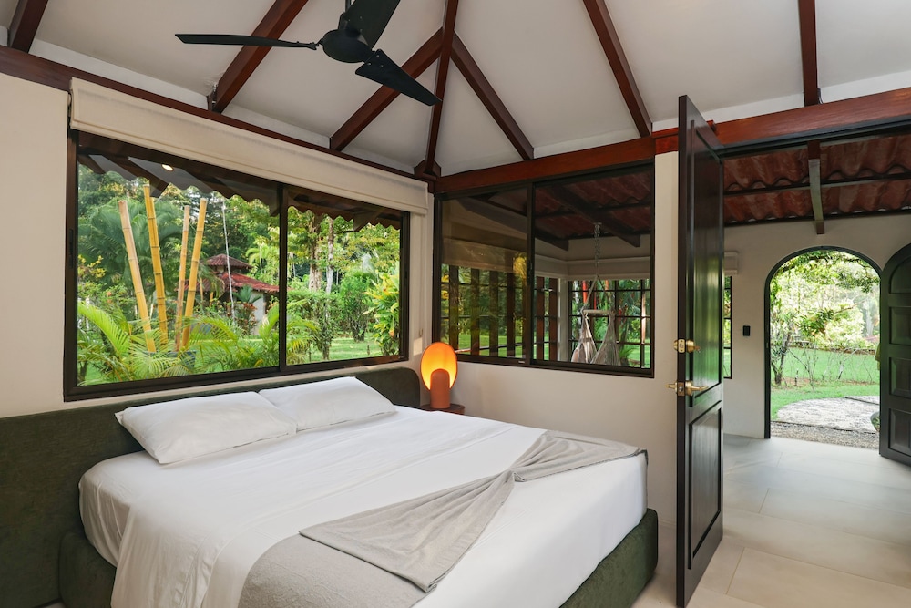 Dulce Rainforest Bungalow
