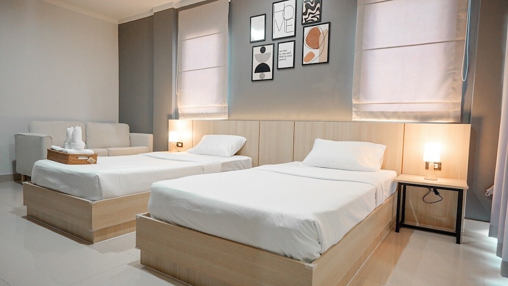 Deluxe Corner Room photo 2