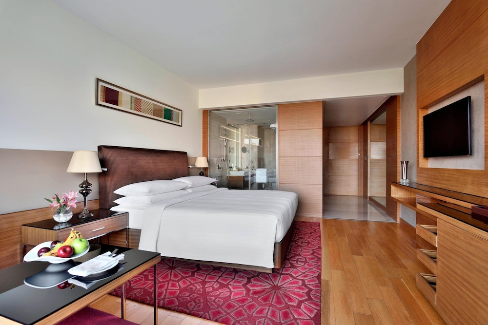Superior Room, 1 King Bed photo 3