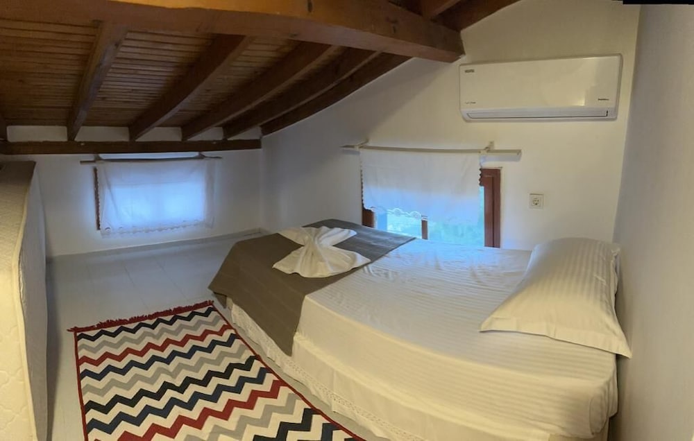 Family Room, Multiple Beds photo 2