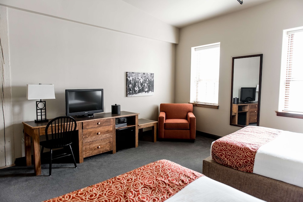 Classic Room, 2 Queen Beds - Photo 5