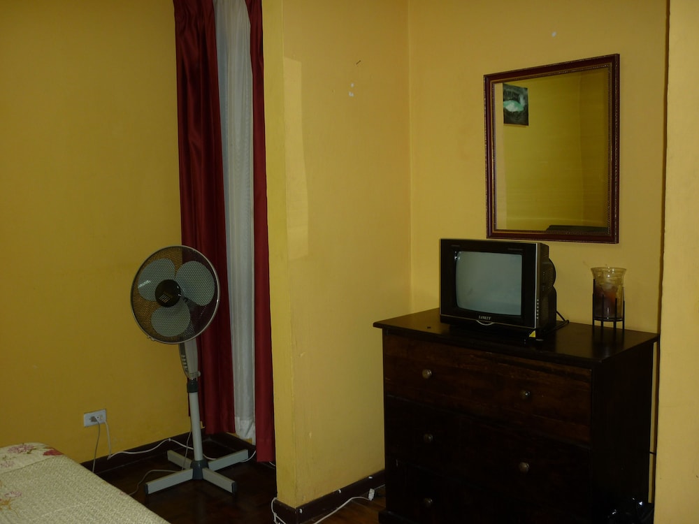 Economy Room, Shared Bathroom (Poas) photo 2