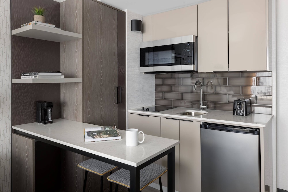 Studio, 1 King Bed, Kitchenette, Courtyard View