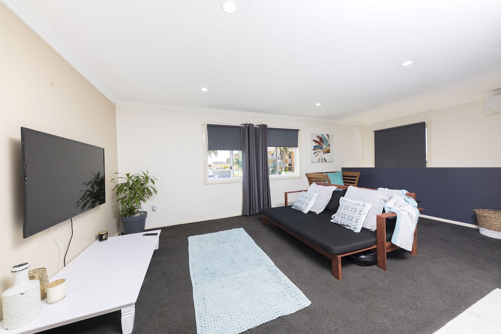 Apartment 2 photo 2