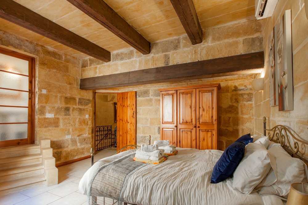 Standard Villa, 2 Bedrooms, 2 Bathrooms (Gozitan Farmhouse with Pool - PP 1) photo 3