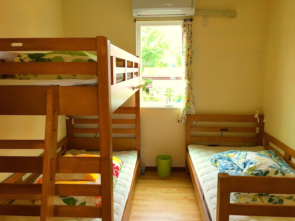3 Beds Private Room (1 Bunk Bed + 1 Single Bed), Mountain View photo 1
