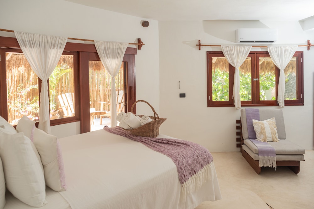 Studio, Kitchenette, Garden View