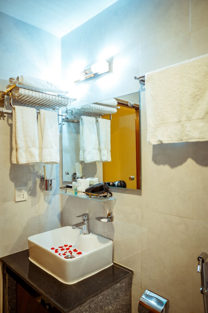 Deluxe Twin Room - Photo 8