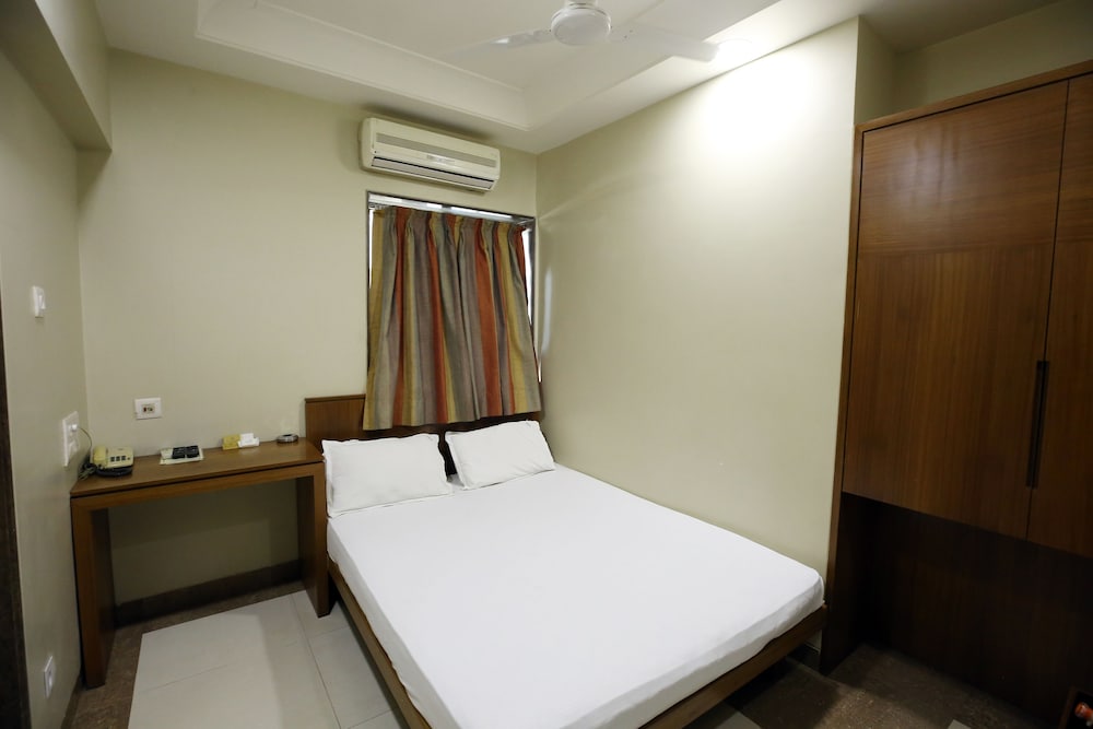 Standard Double Bed